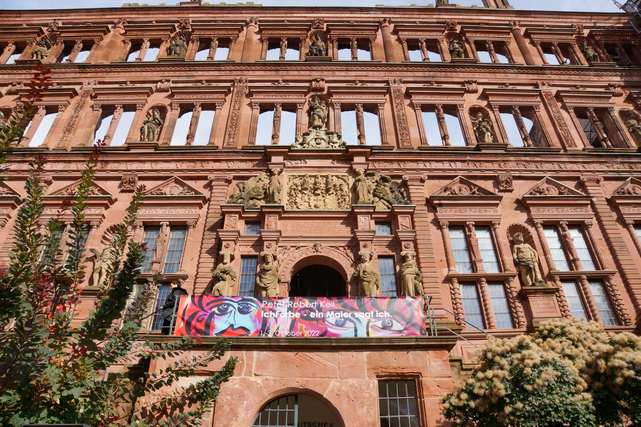 Ottheinrichsbau des Heidelberger Schlosses – Ausstellungsort der Jubiläumsschau „IchFarbe – ein Maler sagt ich