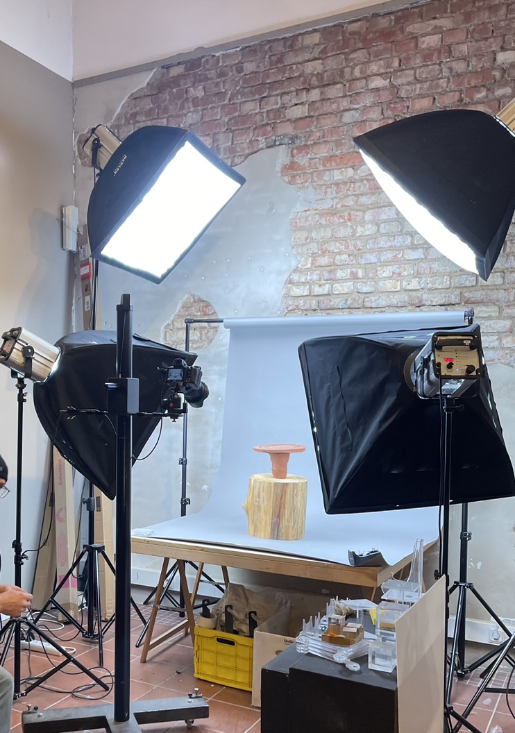 Fotostudio für die Katalogisierung der Objekte der Majolika Manufaktur Karlsruhe
