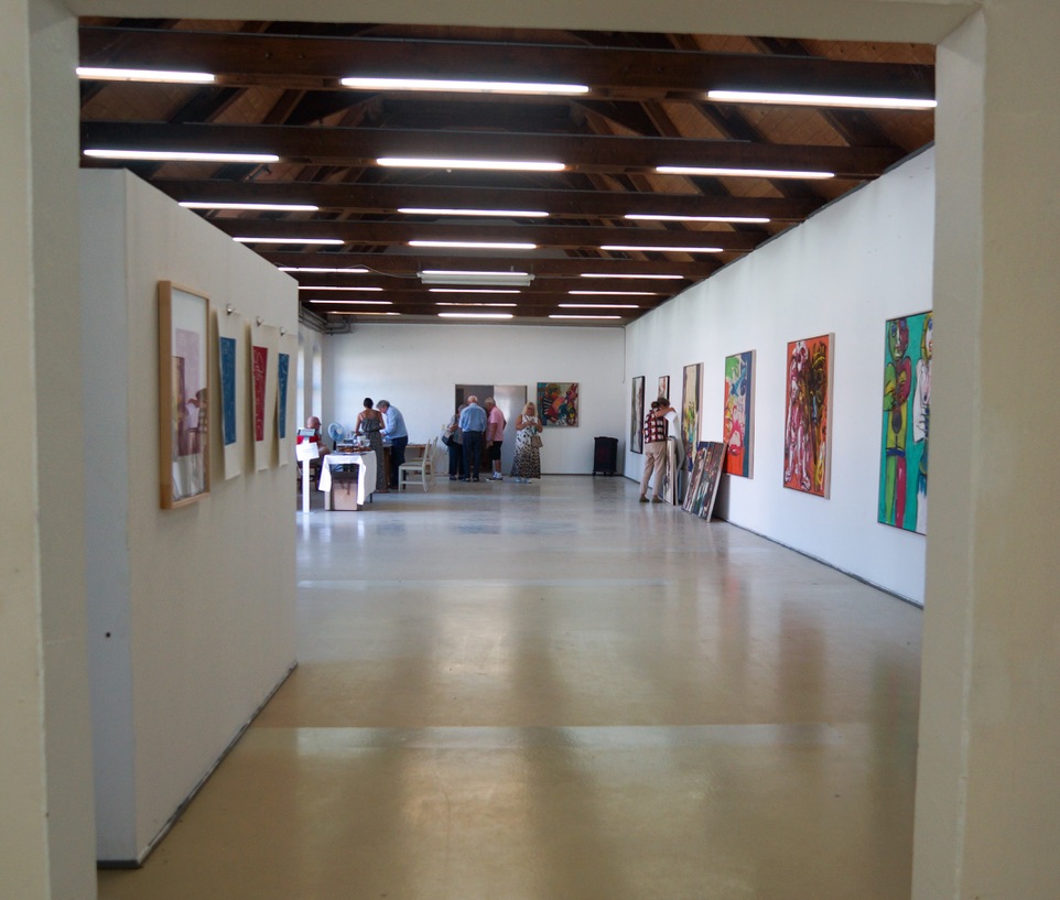 Arbeiten in der Ausstellungshängung im Xylon Museum Schwetzingen