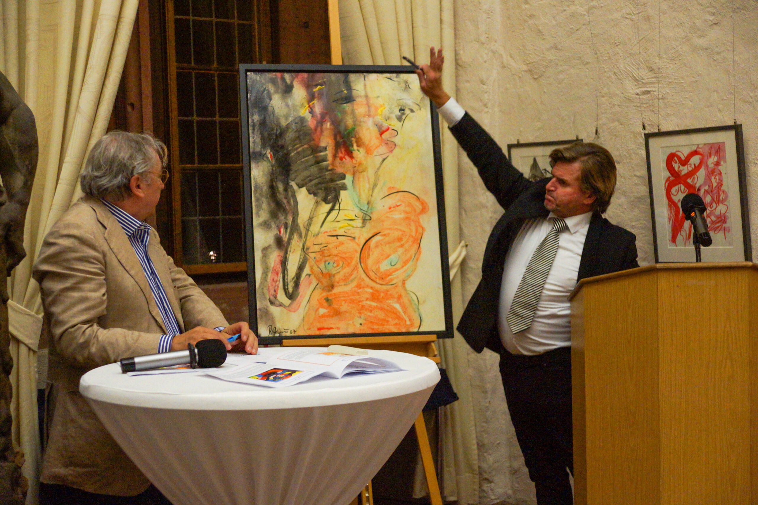 Charity-Auktion der Ausstellung "IchFarbe – ein Maler sagt ich" im Ottheinrichsbau des Heidelberger Schlosses